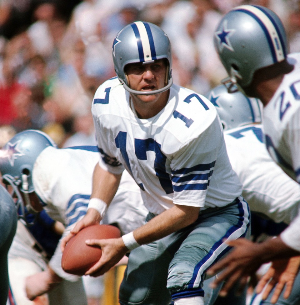 Dallas Cowboys quarterback Don Meredith looking to handoff the ball versus the New York Giants at Cotton Bowl Stadium. Dallas, Texas 9/18/1966 (Image # 3006 )